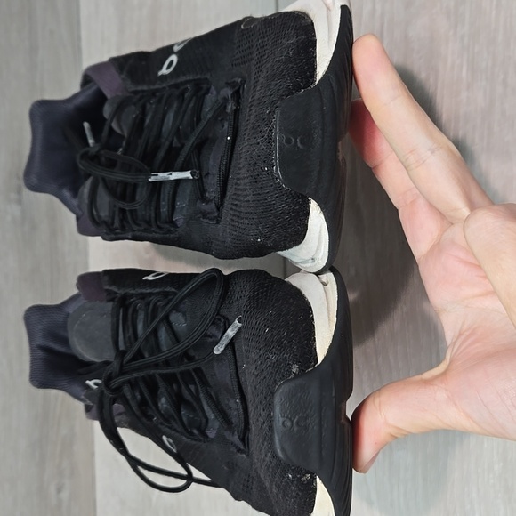 On Running Women Black& White Athletic Shoes Rinning Sz 9.5 - Picture 5 of 12